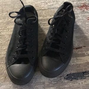 Men’s classic black converse